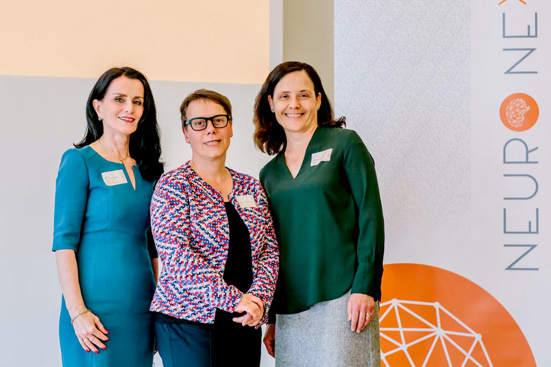 Denise Manahan-Vaughan, founder of NEURONExxT, together with RUB Chancellor Christina Reinhardt and SFB Coordinator Sabine Dannenberg at the launch event