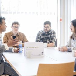 IGSN Alumni Deepak Dash (left) in discussion with IGSN PhD researchers. ©Marquard, RUB
